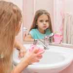 انواع دهان شویه های مناسب کودکان و روش صحیح استفاده از دهان شویه