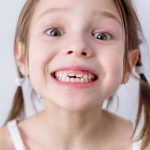 نقش دندان شیری در گفتار کودکان و بررسی عادات نادرست تاثیر گذار