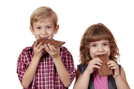 تاثیرات شکلات و آدامس بر دندان کودکان
