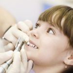 جرم دندان چه تاثیری بر دندان ها و لثه در کودکان دارد ؟