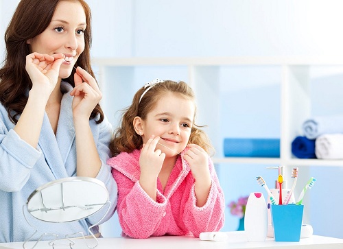 استفاده از نخ دندان برای دندان های کودکان,..