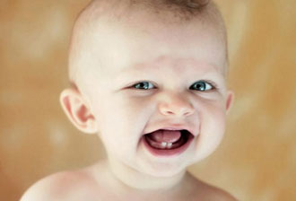 درد دندان در آوردن کودک خود را چگونه مدیریت کنیم