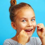 کاربرد نخ دندان برای کودکان