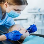 دندانپزشکی کودکان با بیهوشی مزایا و معایب آن