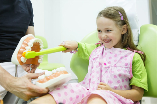 The child's first visit to a pediatric dentist 3