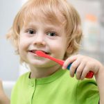 از چه سنی باید به فکر سلامت دهان و دندان کودک بود ؟