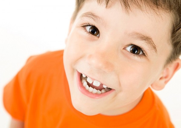 The distance between children's milk teeth 3